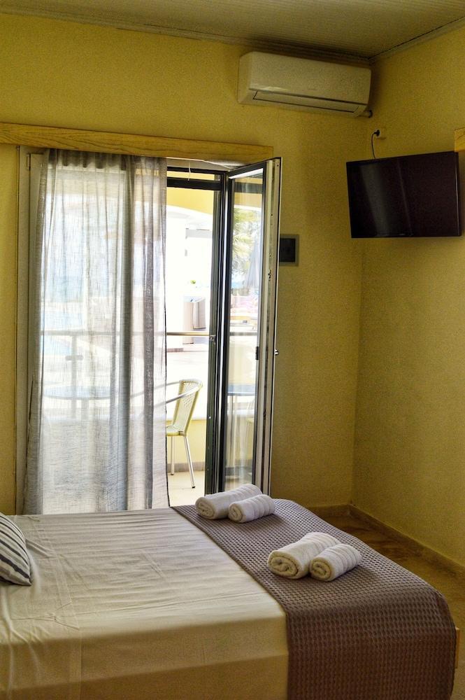 Sunrose Beach Aparthotel Acharavi  Exterior photo
